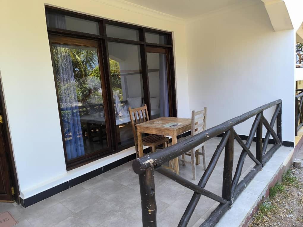 Majani Breeze Villa Nungwi Luaran gambar